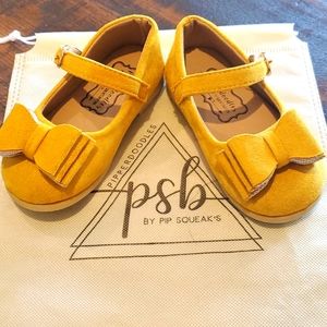 Pip Squeaks / Pipperdoodles Bow Shoes